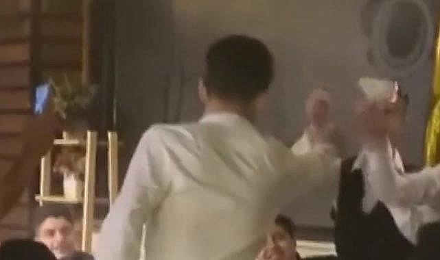 Yabancı Uyruklular Doğum Günü Kutlamasında Türk Lirası Yaktı