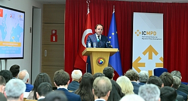 AB: Türkiye'nin Karşı Karşıya Olduğu Önemli Göç Baskısının Farkındayız