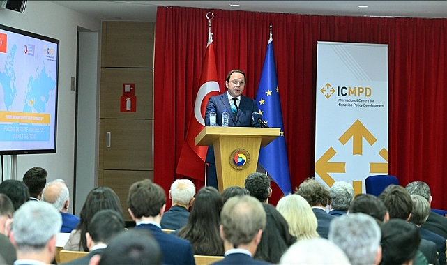 AB: Türkiye'nin Karşı Karşıya Olduğu Önemli Göç Baskısının Farkındayız