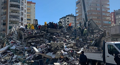 Adana'da, Depremde 65 Kişinin Hayatını Kaybettiği Tutar Yapı Sitesi Davasında Takipsizlik Kararı Verildi