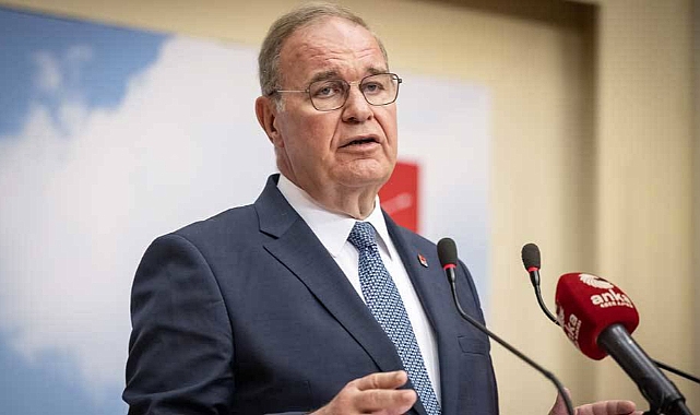 CHP'de Parti İçi Demokrasi: Faik Öztrak, Değişim Yürüyüşü Başlatan Tanju Özcan'a 'Ateş Olsa Cürmü Kadar Yer Yakar' Dedi