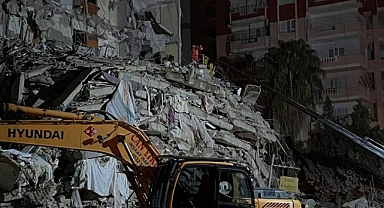Depremde 12 Kişiye Mezar Olan Apartmanın Müteahhiti Serbest Bırakıldı 