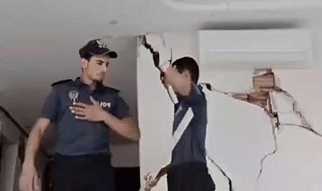 Kaçak Göçmenlerden Polis Üniformalı Video