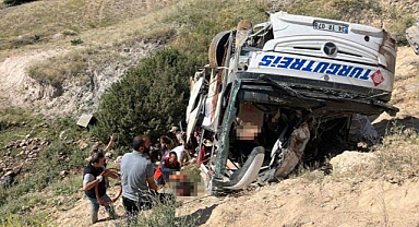 Kars'ta Yolcu Otobüsü Devrildi: 3 Ölü 16 Yaralı
