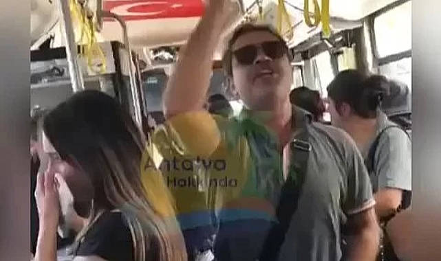 Klimayı Açmayan Otobüs Şoförü Tepkiler Üzerine Aracı Durdurdu