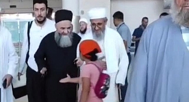 Mürteci Elebaşı Cübbeli Ahmet Küçük Çocuğun Elini Havada Bıraktı