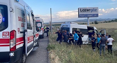 Pikap ile İşçi Servisi Çarpıştı: 21 Yaralı