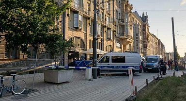 Polonya'da İptal Edilen Silah Ruhsatı Geri Verilen Adam, Kıskandığı Kadının Nişanlısını Öldürüp İntihar Etti