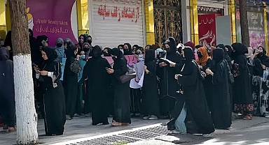 Taliban, Eylem Yapan Kadınlara Mermi Yağdırdı