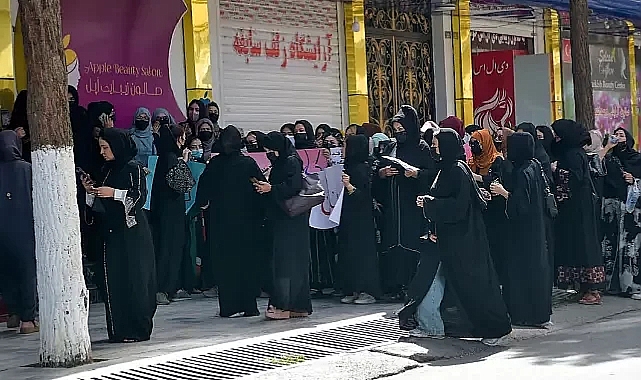 Taliban, Eylem Yapan Kadınlara Mermi Yağdırdı