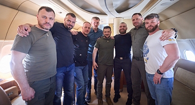 Türkiye'nin Arabuluculuğu İle Rus Esaretinden Kurtarılan Azak Taburu Komutanları Zelensky İle Ukrayna'ya Döndü