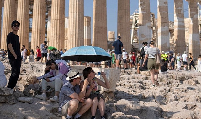 Yunanistan, Turistleri Aşırı Sıcaklardan Korumak İçin Akropolis'I Ziyarete Kapattı