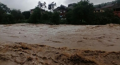 Zonguldak'ı Sel ve Heyelan Vurdu: İstanbul-Zonguldak Yolu Trafiğe Kapandı