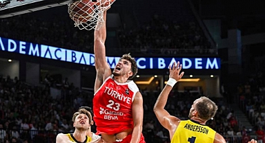 12 Dev Adam İsveç'i Yenerek Finale Yükseldi