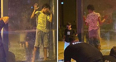 Adana'da 11 Yaşındaki Çocuk, Oyun Oynarken Girdiği Reklam Panosuna Sıkıştı