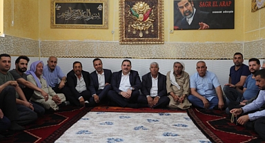 AKP'li Belediye Başkanı Türk Katili Saddam Hüseyin Fotoğrafının Önünde Poz Verdi
