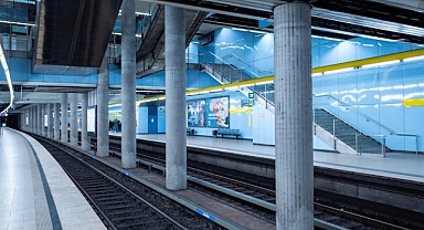 Almanya'da Bir Afgan Metro İstasyonunda Alman Bir Erkeğe Saatlerce Tecavüz Etti