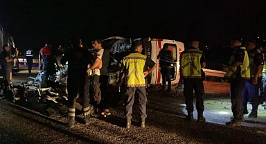 Ambulans Otomobille Çarpıştı: 3 Ölü, 3 Yaralı