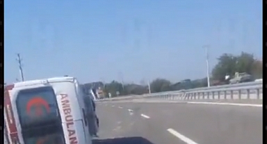 Başıboş Köpeğe Çarpmamak İçin Manevra Yapan Ambulans Devrildi
