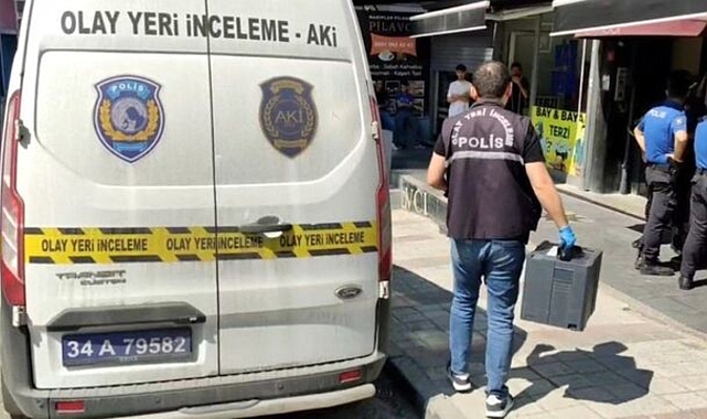 Birlikte Yaşadığı Kadını 15 Yerinden Bıçaklayarak Öldürdükten Sonra İntihar Etmeye Çalıştı