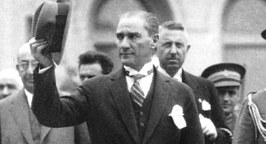 En Çok Beğenilen Tarihsel Kişilik Anketinde Atatürk En Az Oyu MHP'den Aldı