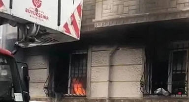 Esenyurt'ta Madde Kullanan Bir Kişi Ailesi İle Kaldığı Daireyi Ateşe Verdi