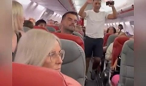 İngiltere-Türkiye Seferini Yapan Uçakta