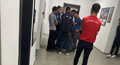 İstiklal Marşı Okunduğu Sırada Ayağa Kalkmayan Hadsiz Amedspor Taraftarları Gözaltına Alındı