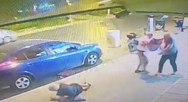 İzmir'de Komşularıyla Tartışan Kadın Esnaf Kurşun Yağdırdı: Yaşlı Adam Hayatını Kaybetti