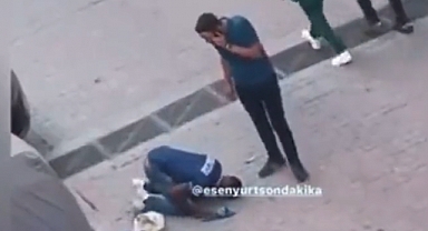 Kaçak Göçmen, Kendisini Bırakması İçin Polisin Ayaklarına Kapandı