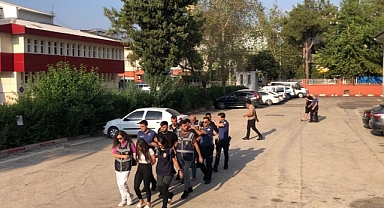 Kafeye Yapılan Silahlı Saldırıda İlginç Savunma