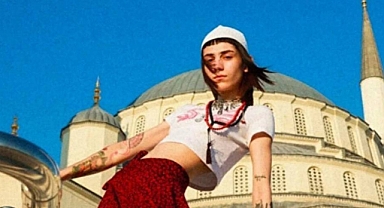 Kocatepe Camii'nde Fotoğraf Çekimi Yapan Model ve Yönetmen Gözaltına Alındı