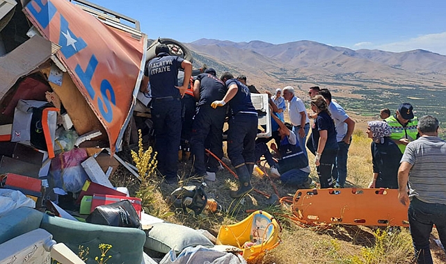 Malatya'da Kamyon Şarampole Devrildi: 2 Ölü, 2 Yaralı