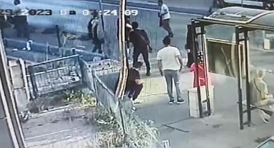 Polis Bıçaklı Saldırganı Bacağından Vurarak Etkisiz Hale Getirdi