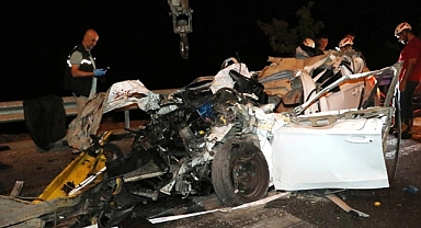 Şanlıurfa'da Araç, Tırın Altına Girdi: 2 Ölü