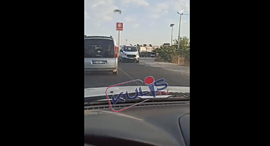 Şanlıurfa'da Bir Kamyonun Kasasından Atlayan Onlarca Kaçak Tarlalara Kaçtı
