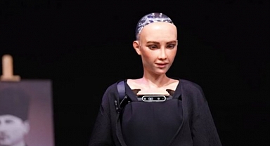 Sarıgül'ün Kılıçdaroğlu Sevdası: 'Kılıçdaroğlu İstifa Etmeli' Diyen Robot Sophia'ya Kızdı