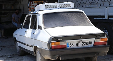 Sıcaktan Bunalan Esnaf 1991 Model Aracının Tavanına Klima Taktı