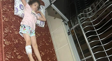 Adana'da Balkonda Uyuyan Çocuğun Bacağına Yorgun Mermi İsabet Etti