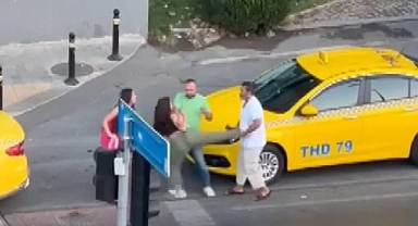 Beyoğlu'nda Yabancı Uyruklu Kadınlardan Taksiciye Tekmeli Saldırı