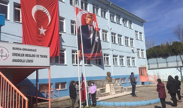 Bursa'da Bir Lisede Okul Müdürünü Öğrencinin Ablası Darp Etti