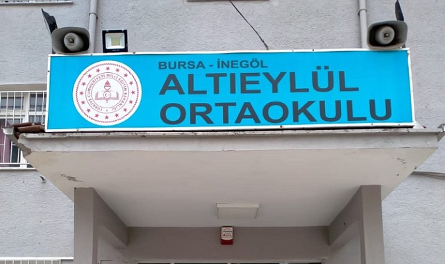 Bursa'daki Ortaokulda Ders Zili Yerine Arapça Neşid Çaldılar