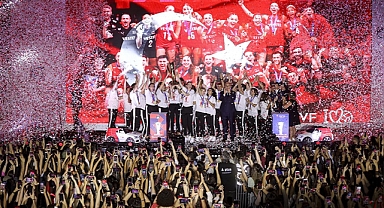 Filenin Sultanları Avrupa Şampiyonluğunu Vatandaşlarla Birlikte Kutladı