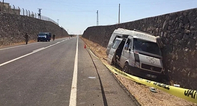 İşçileri Taşıyan Minibüs İstinat Duvarına Çarptı: 3 Ölü 17 Yaralı