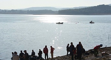 İzmir'deki Yangına Müdahale Eden Helikopter Baraja Düştü
