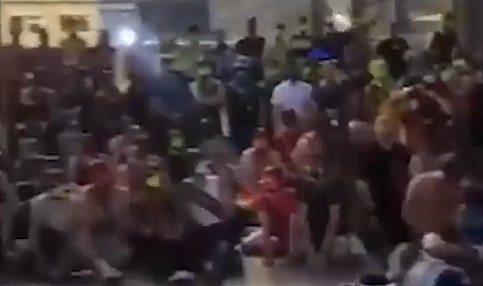 Kendini Köpek Olarak Tanımlayan Yüzlerce Kişi Bir Araya Geldi