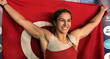 Milli Güreşçi Buse Tosun Çavuşoğlu Dünya Şampiyonu Oldu