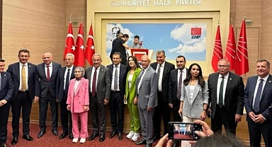 Özgür Özel'e Destek Veren Vekil ve PM Üyeleri CHP Genel Merkezi'nde