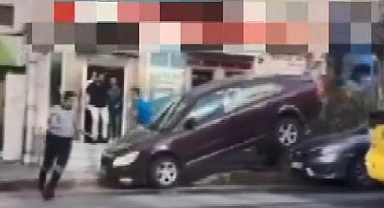 Park Halindeki Otomobilini Çıkartmak İsteyen Sürücü, Ortalığı Birbirine Kattı