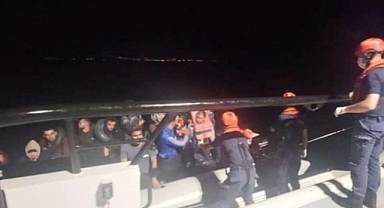 Sahil Güvenlik Ekipleri 65 Kaçak Göçmeni Yakaladı